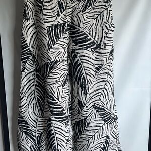 Black and White Leaf Pattern palazo pants with pockets small